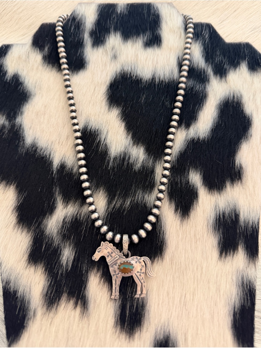 ❤️ Royston Ribbon Turquoise Hand Stamped Sterling 925 Decorative Horse Pendant - Picture 3 of 15